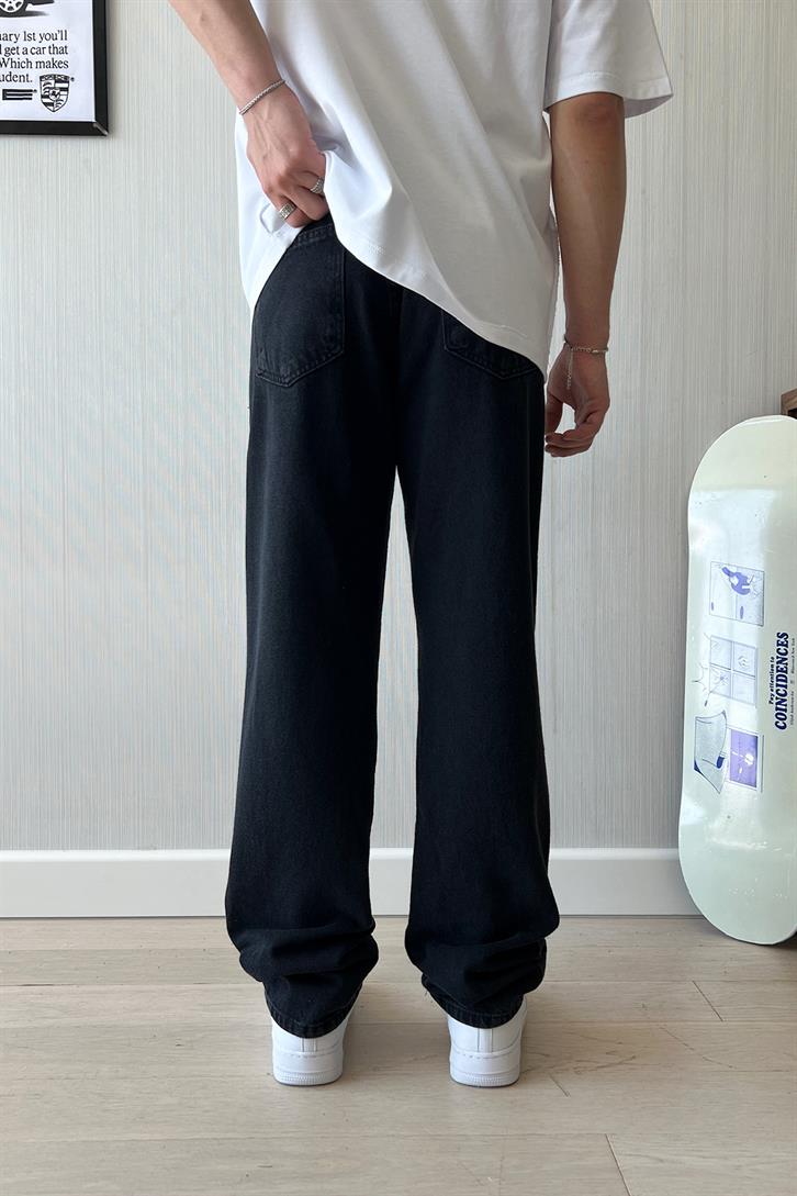 Basic Must Have Black Baggy Jeans